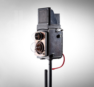 Illustration for article titled Check Out These Vintage Cameras Turned Into Handsome Lamps